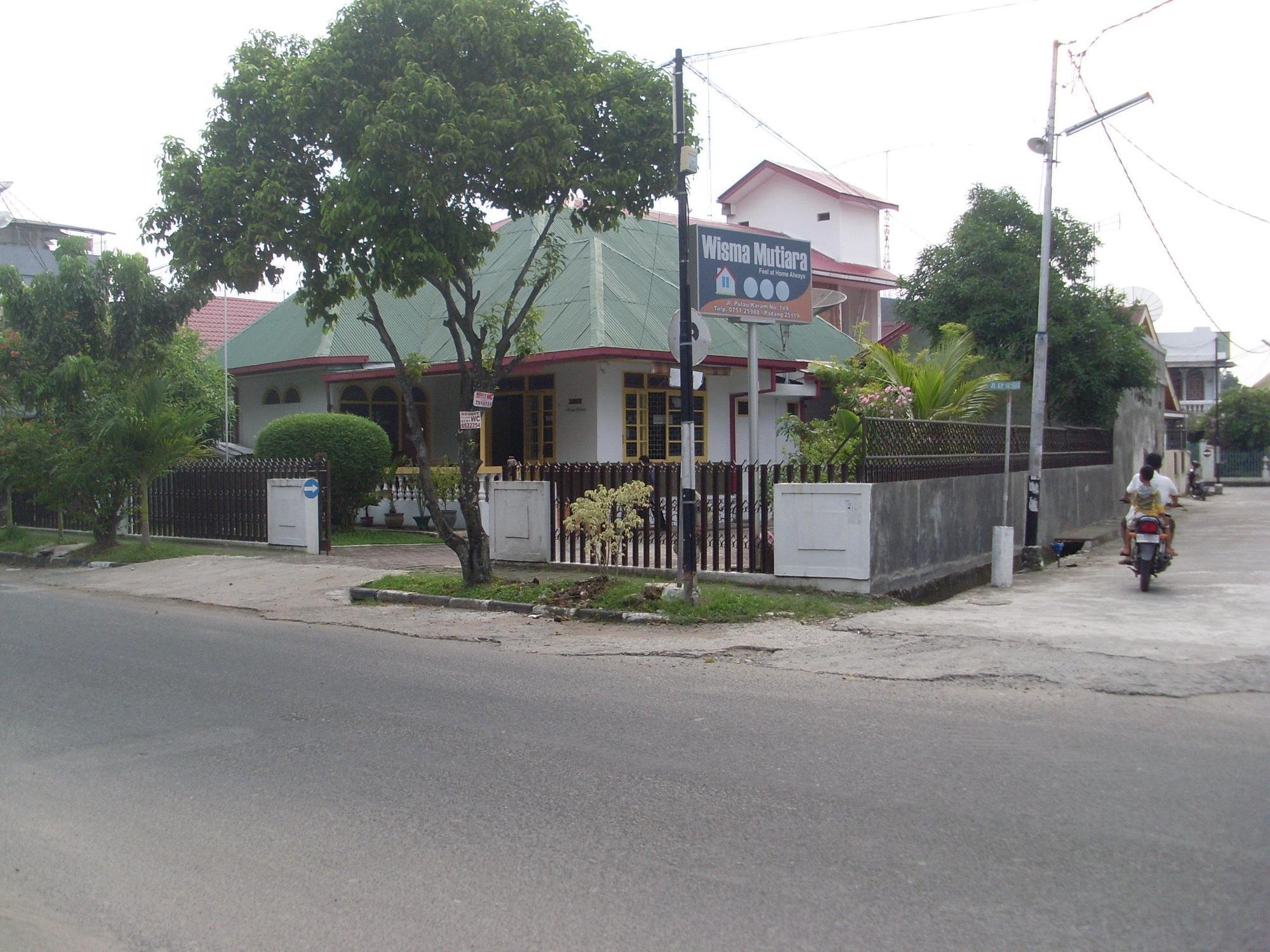 โรงแรมวิสมามูเทียรา ปาดัง ภายนอก รูปภาพ